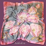 Батик платок «Чайные розы на сером». Шелковый платок ручной работы.